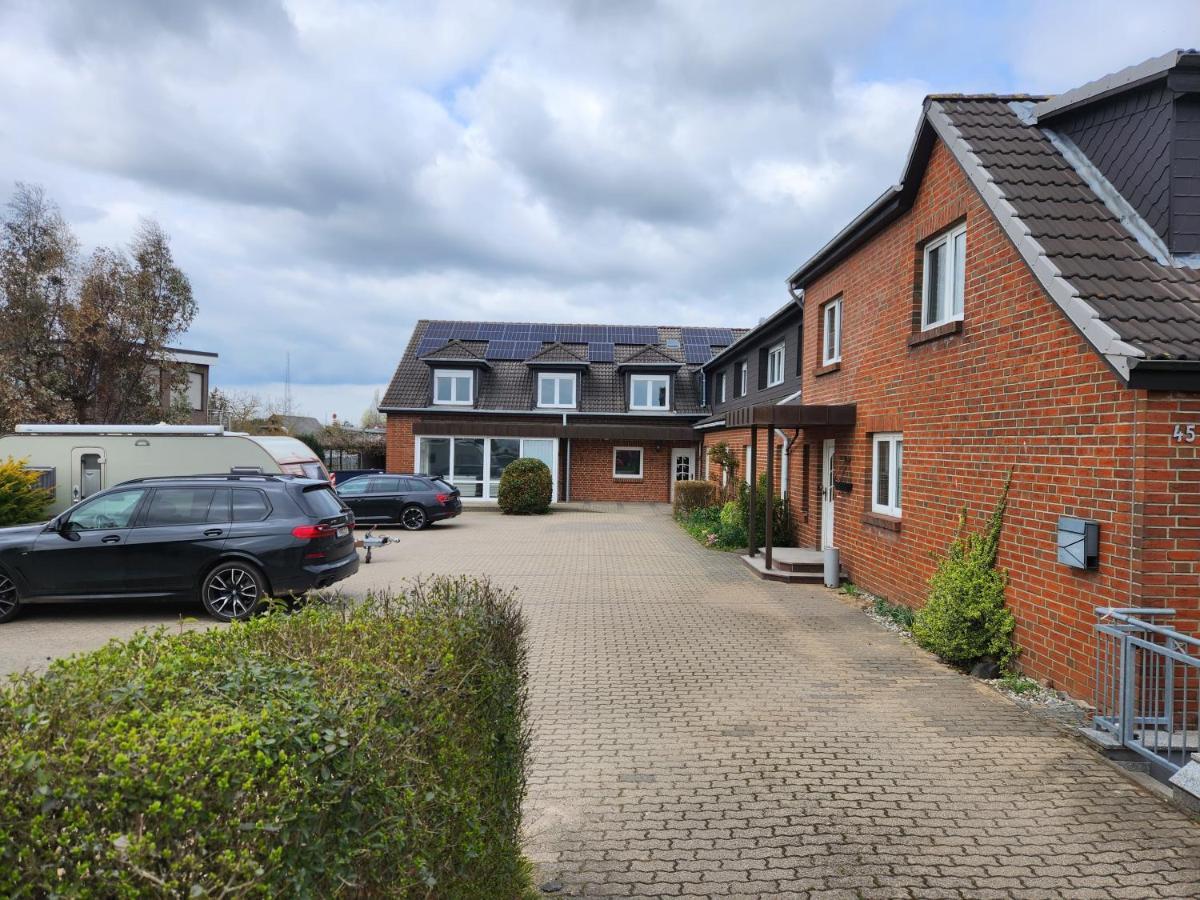 Neumuehler Hof- Ferienwohnung "Thomas" 3 Zimmer,3 Baeder Mit Dusche, Kostenfreie Parkplaetze Vor Dem Haus Schwerin  Luaran gambar