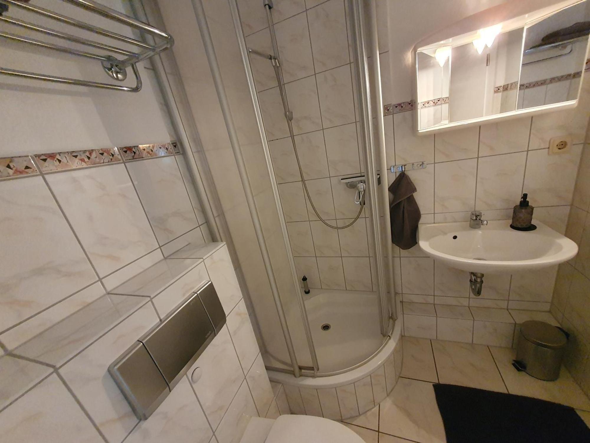 Neumuehler Hof- Ferienwohnung "Thomas" 3 Zimmer,3 Baeder Mit Dusche, Kostenfreie Parkplaetze Vor Dem Haus Schwerin  Luaran gambar