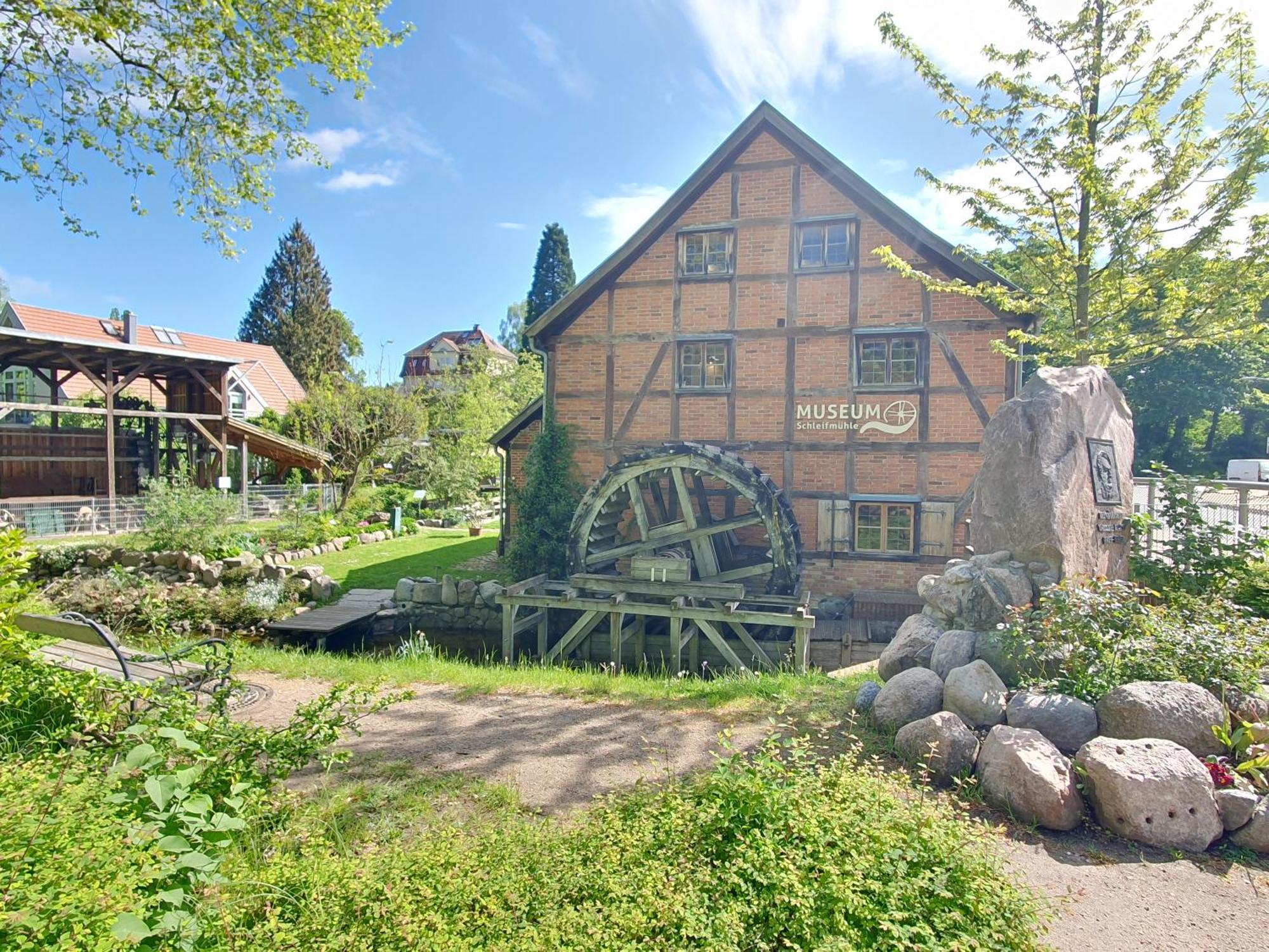 Neumuehler Hof- Ferienwohnung "Thomas" 3 Zimmer,3 Baeder Mit Dusche, Kostenfreie Parkplaetze Vor Dem Haus Schwerin  Luaran gambar